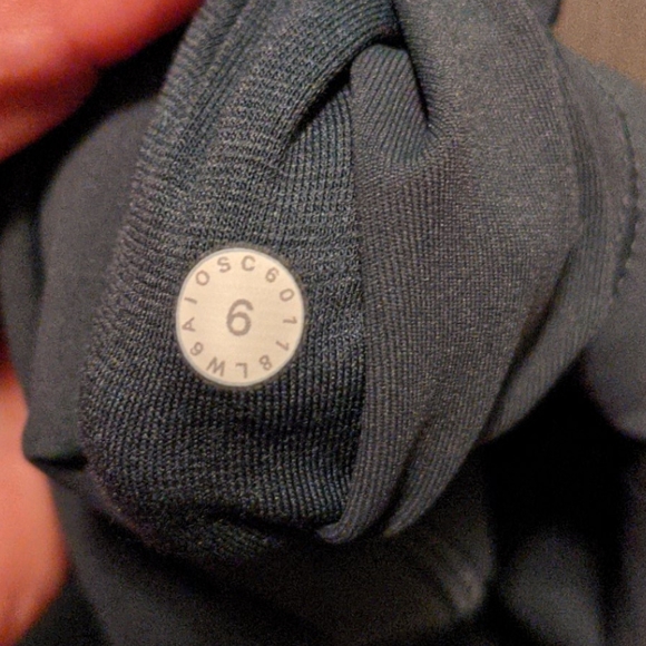 Lululemon Green capri SZ 6 - Picture 5 of 5